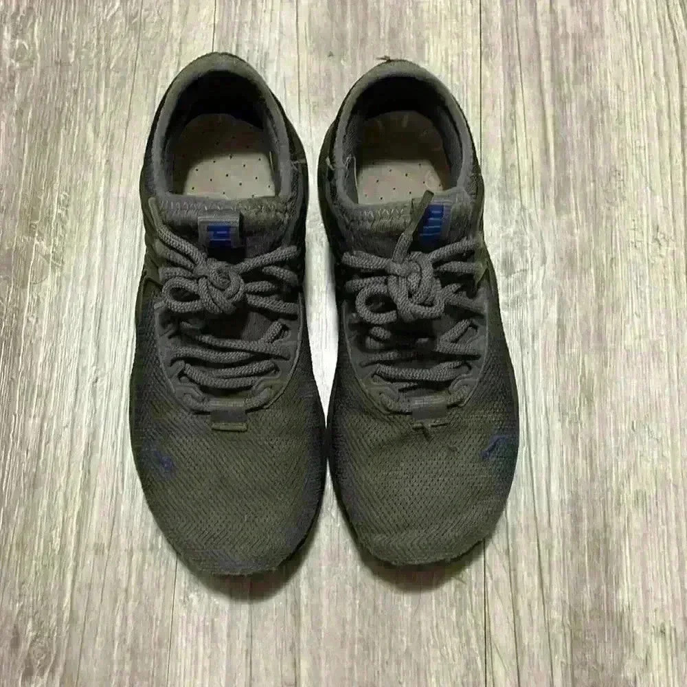 Puma shoes size 4 boys